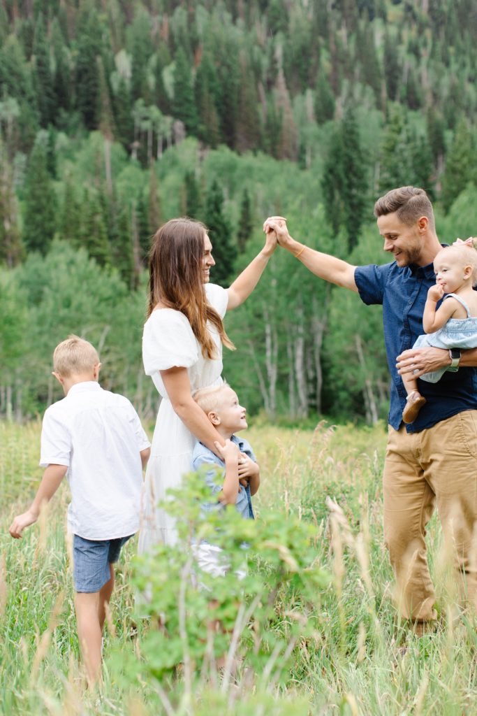 Family Photos in a grove of Aspens in Salt Lake City Utah. Photo by Mary Horne Nelson. Candid Family Photos