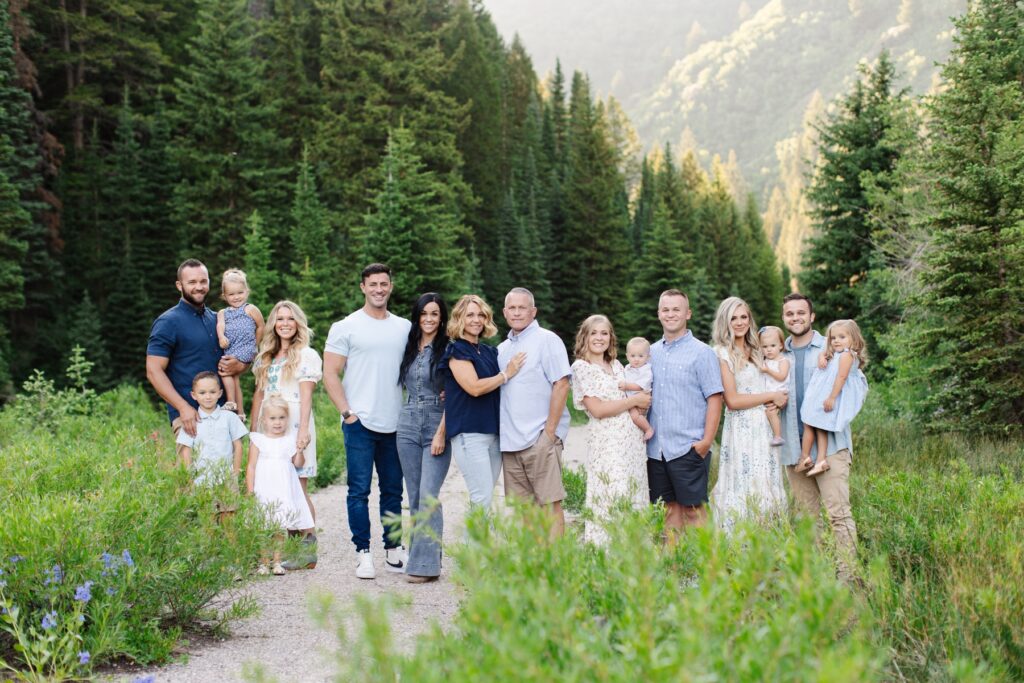 Extended Family Photography in Utah Mountains. Family of 16 standing together in a green meadow. 